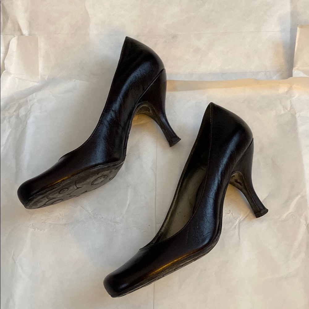 Elegant Brown Leather Pumps